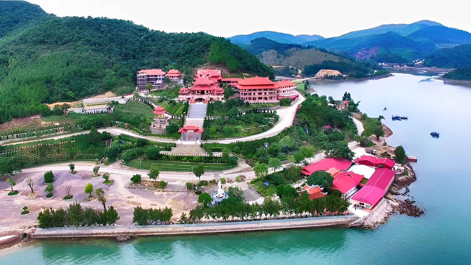 Bật mí 13 địa điểm du lịch Quảng Ninh hút khách nhất năm 2022 - 9