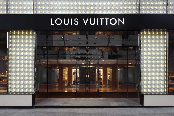 Khung cảnh cửa hàng Louis Vuitton