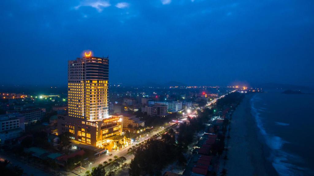Toàn cảnh Khách sạn Mường Thanh Grand Cửa Lò về đêm