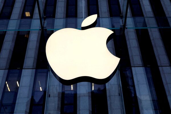 Logo của Apple trên tòa nhà.