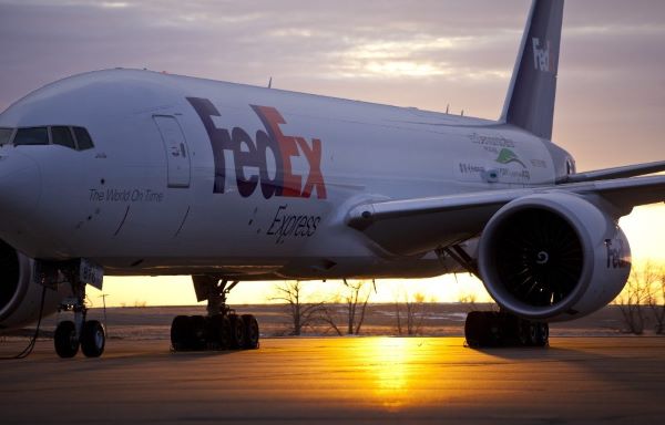 FedEx cam kết trung hòa cacbon